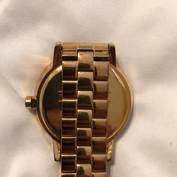 Rose gold Nixon watch - Picture 2 of 4